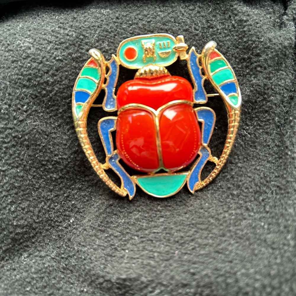 Hattie Carnegie rare vintage brooch